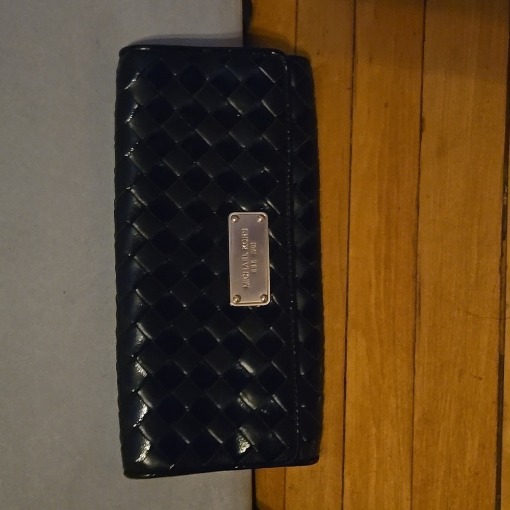 Michael Kors Black woven clutch LIKE NEW - Picture 1 of 7